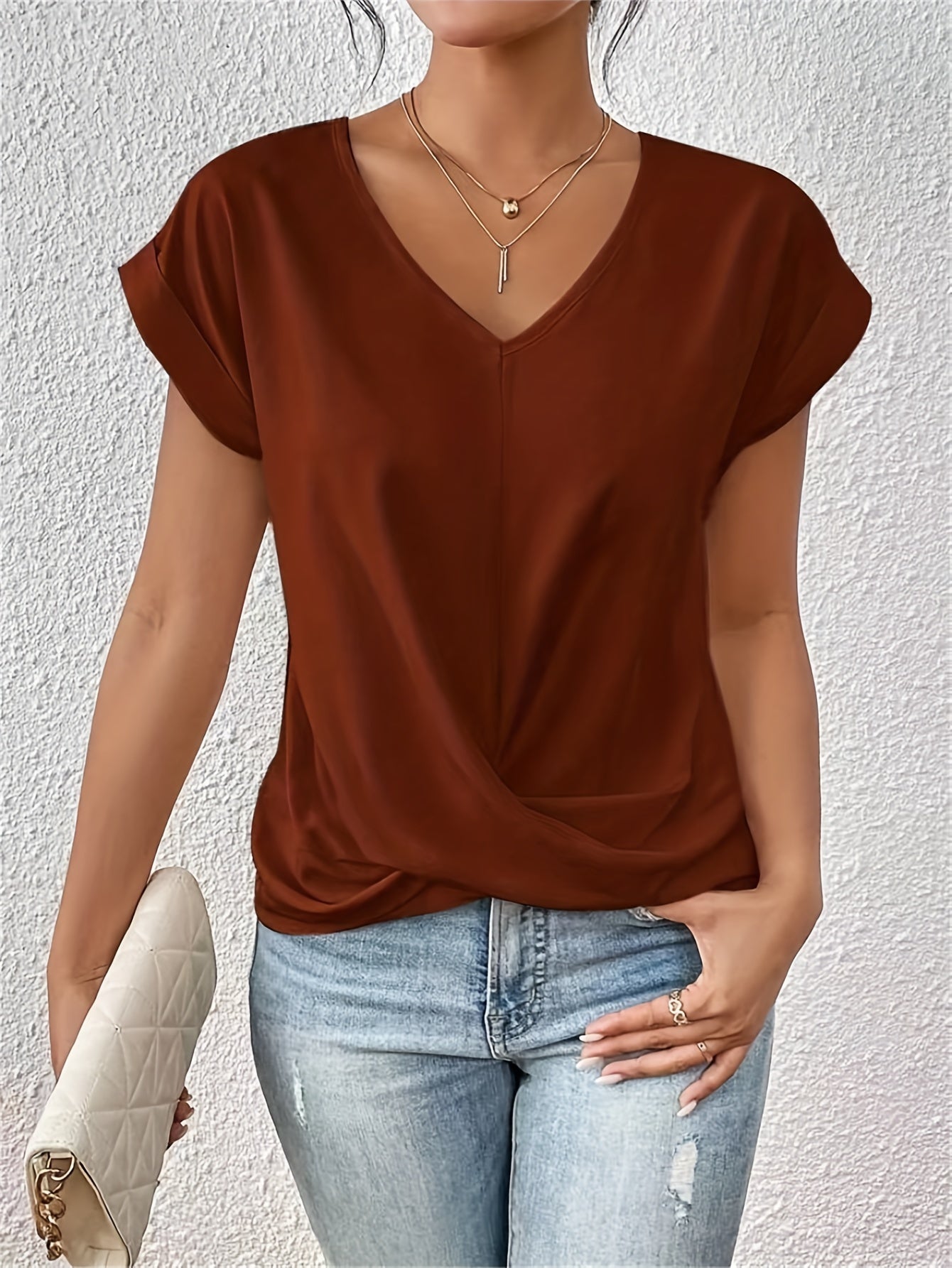 Cleo - Chic Casual Tee
