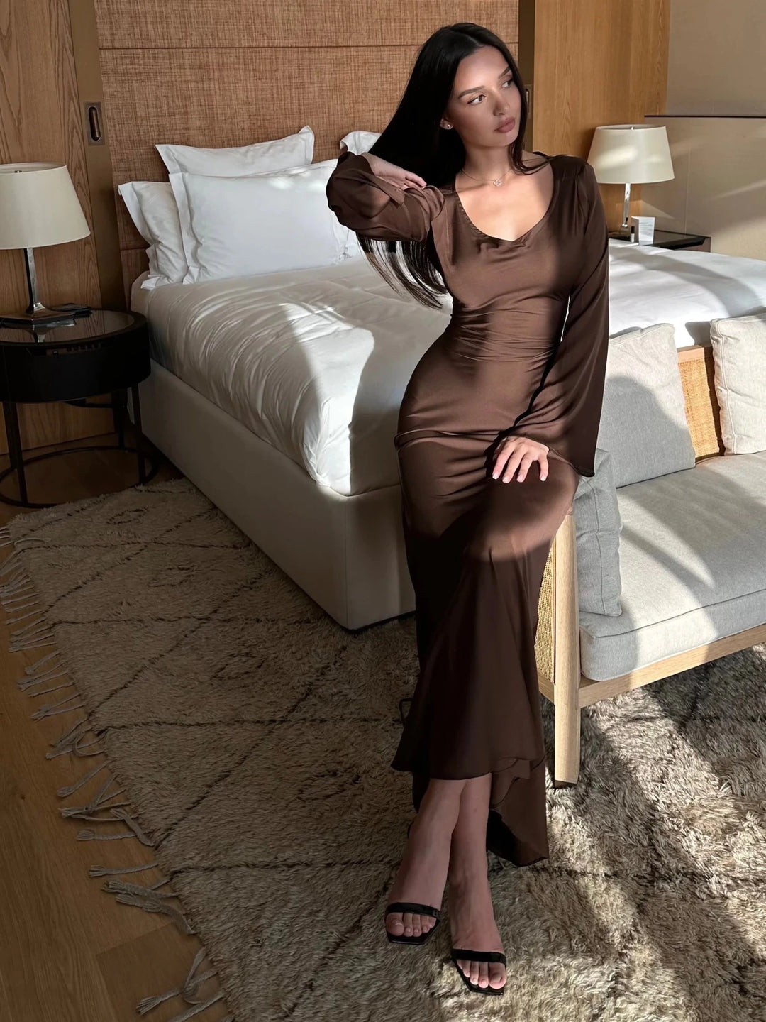 Sophia | Elegant Long Sleeve V - Neck Maxi Dress - Brown - 3