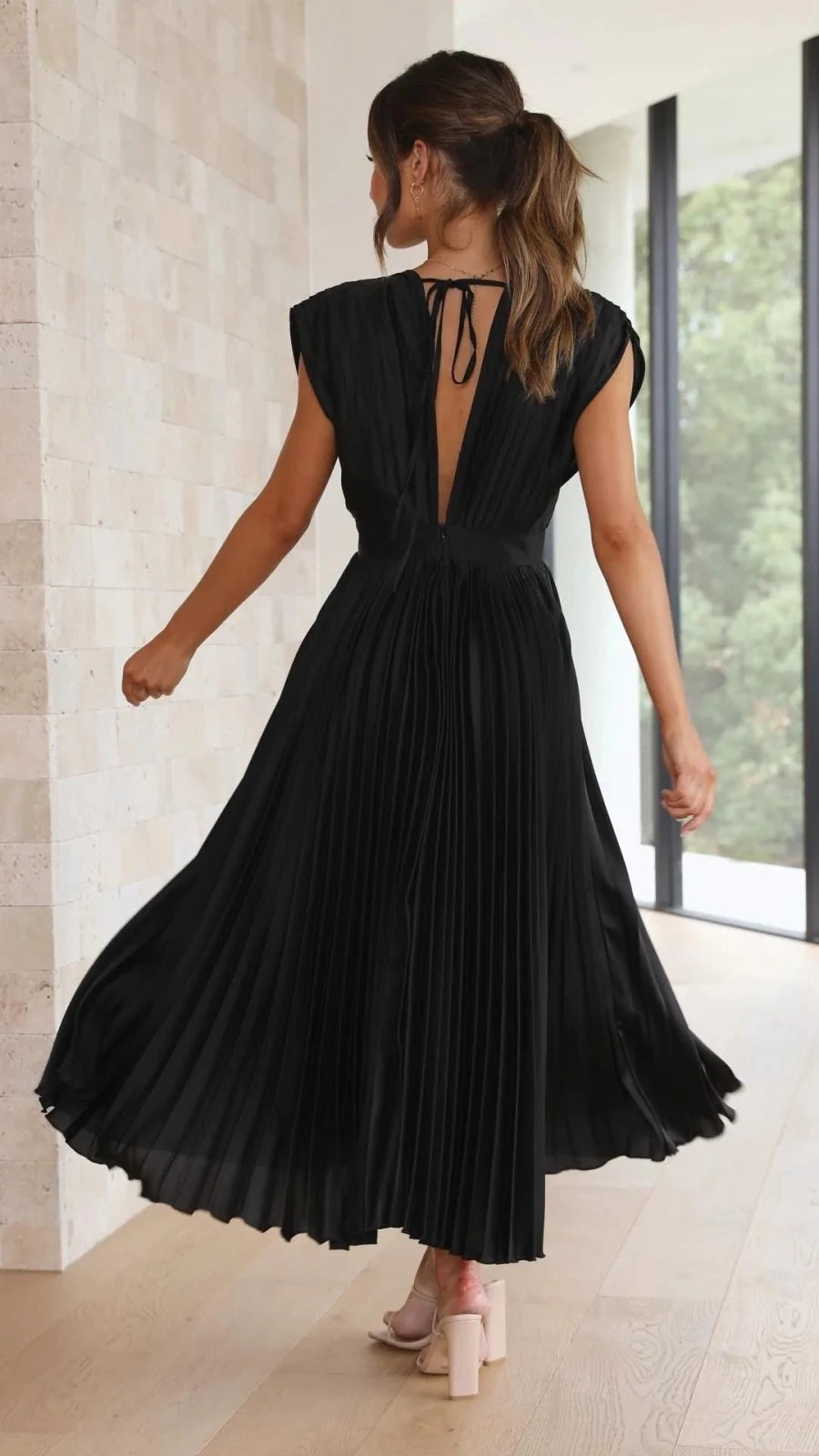Imogen | Elegant V - Neck Pleated Midi Dress - Black - 8